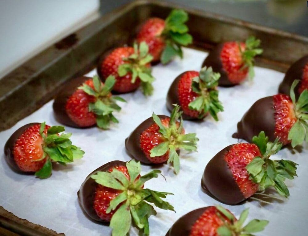 Easy Chocolate Covered Strawberries