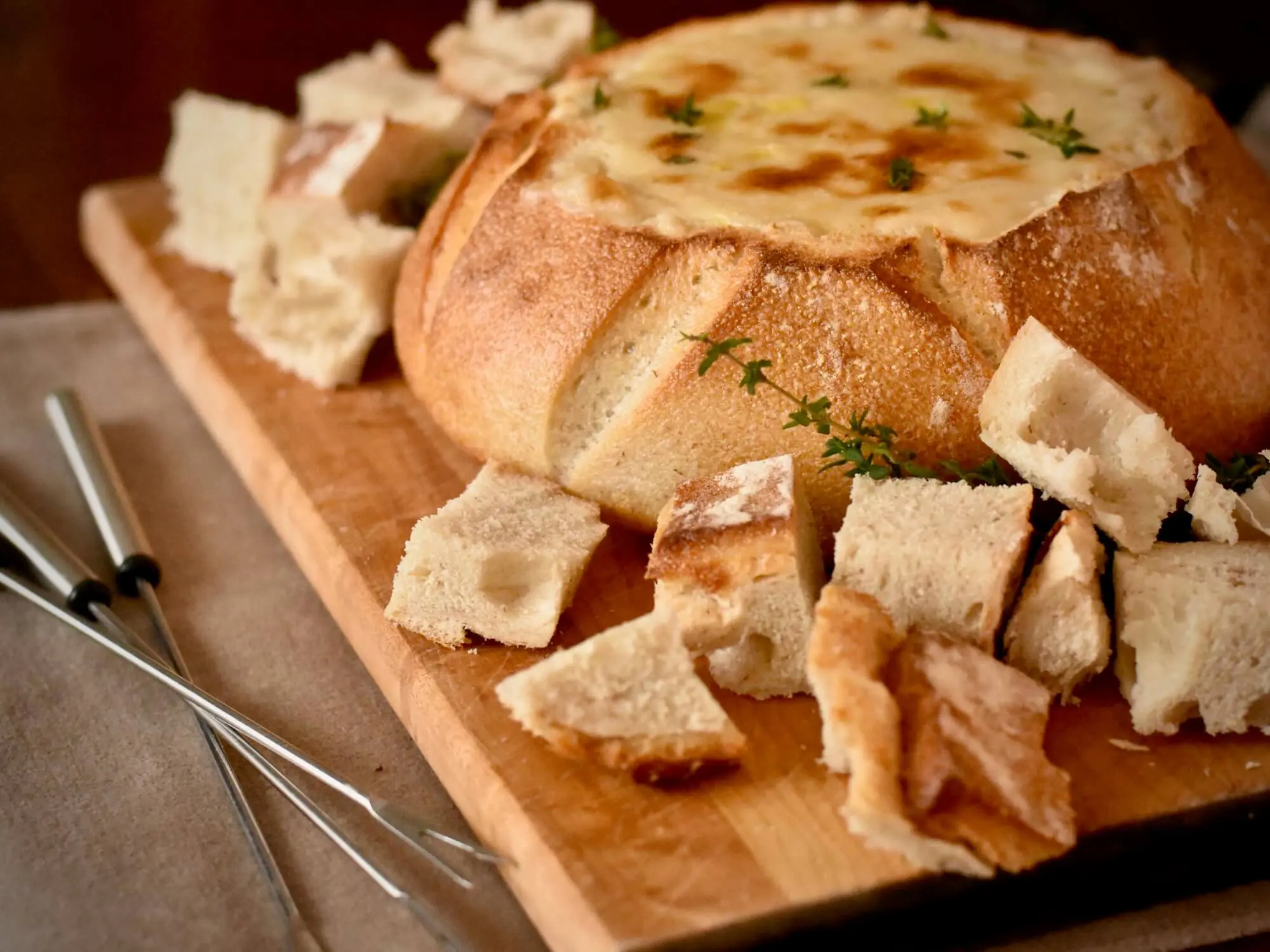 creamy vegan bread bowl fondue
